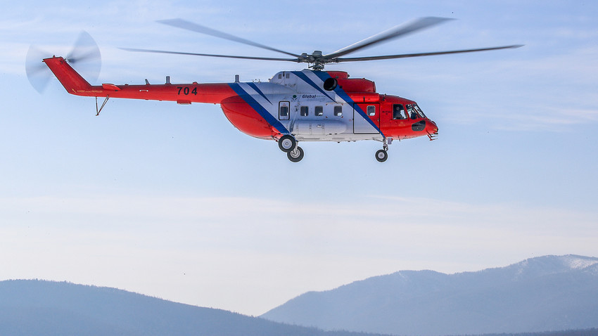 Транспортен хеликоптер Ми-171А2 над Бајкалското Езеро на фестивалот на брзината „Бајкалска милја“. Екипажот на фабриката од Улан-Уде постави рекорд со овој хеликоптер, развивајќи брзина од 68,81 км/ч на минимална висина од 20 метри и патека долга 1,6 км.