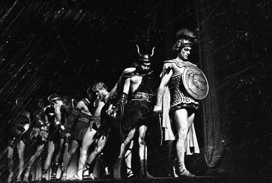 イーゴリ・モイセーエフ演出によるアラム・ハチャトゥリアン作曲のバレエ「スパルタクス」、1958年