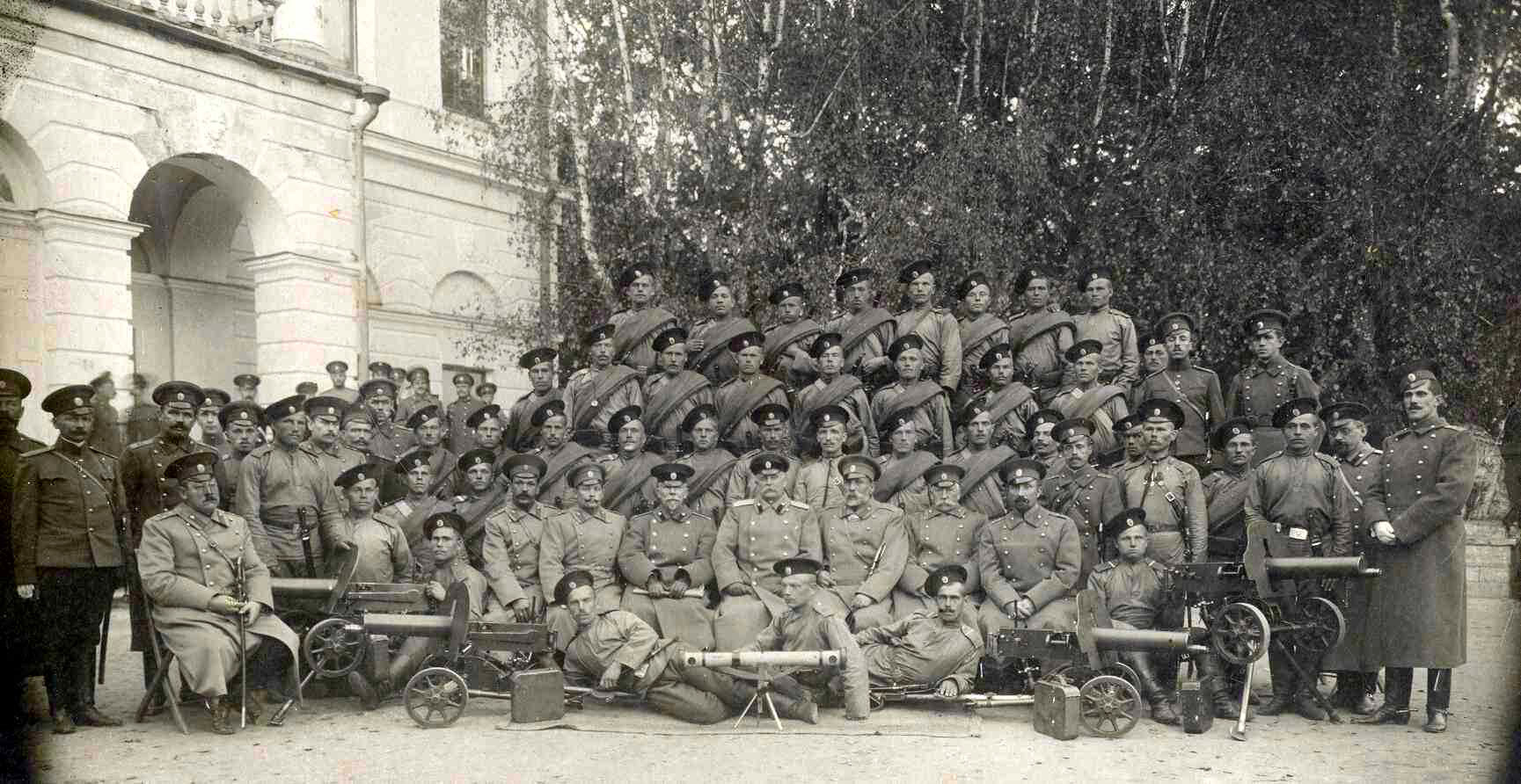 Časnici 88. Petrovske pješadijske pukovnije i mitraljesci, 1911.
