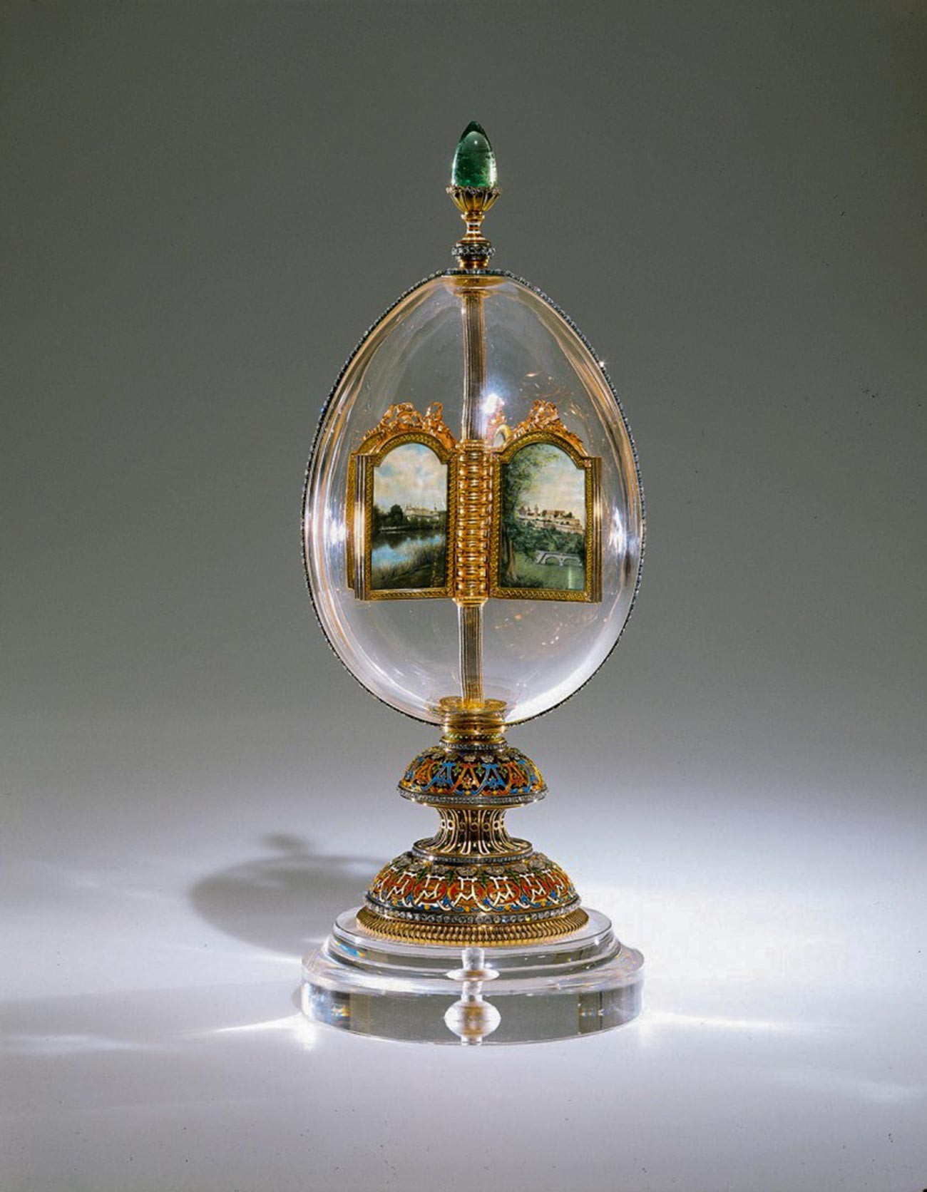 Huevo Fabergé de miniaturas giratorias