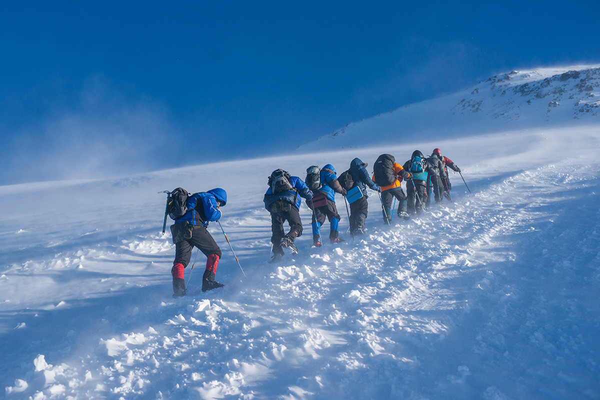 Grupa penjača na putu za Elbrus. 