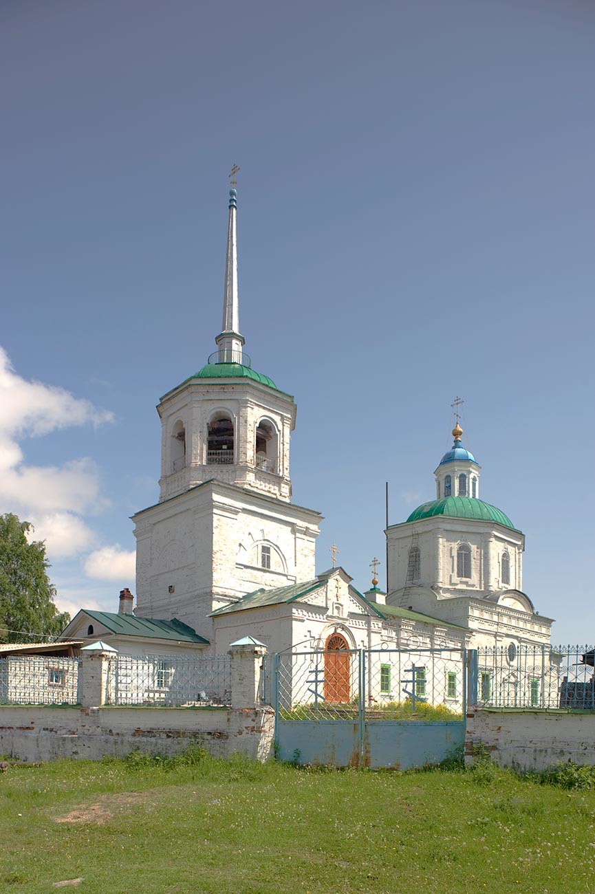 Oryol. Church of the Praise of the Virgin. Southwest view. June 11, 2011
