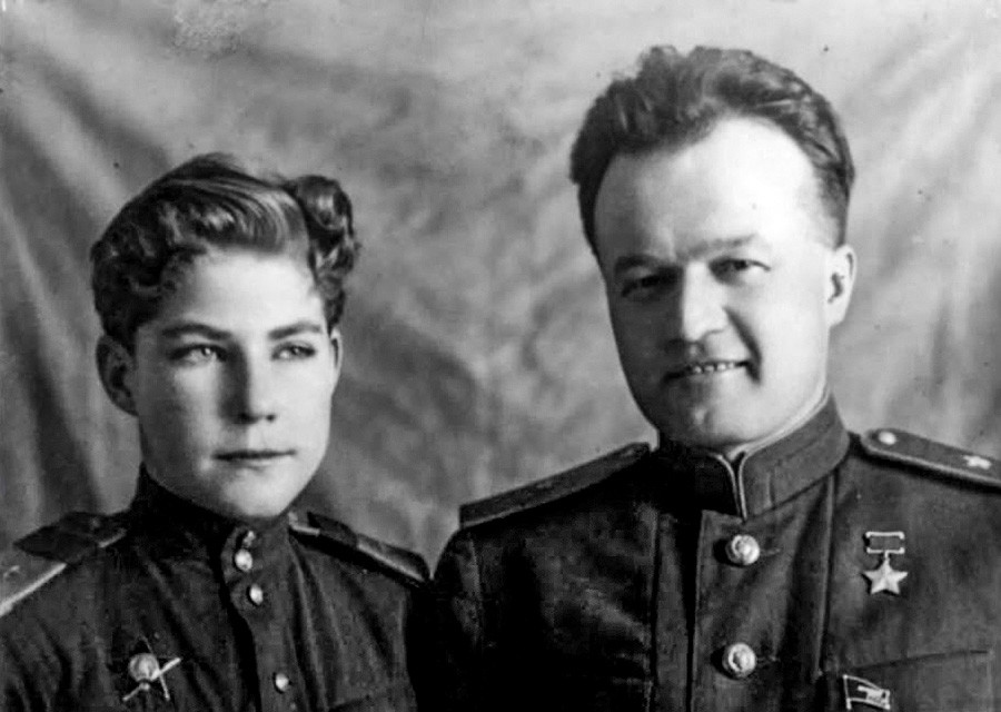 Николай Каманин с сыном в 1944 году.