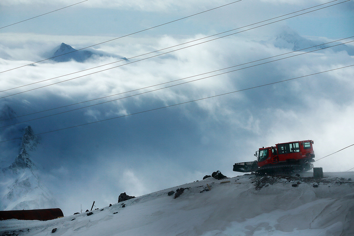 Reševalna postaja na Sedlu Elbrusa l. 2016
