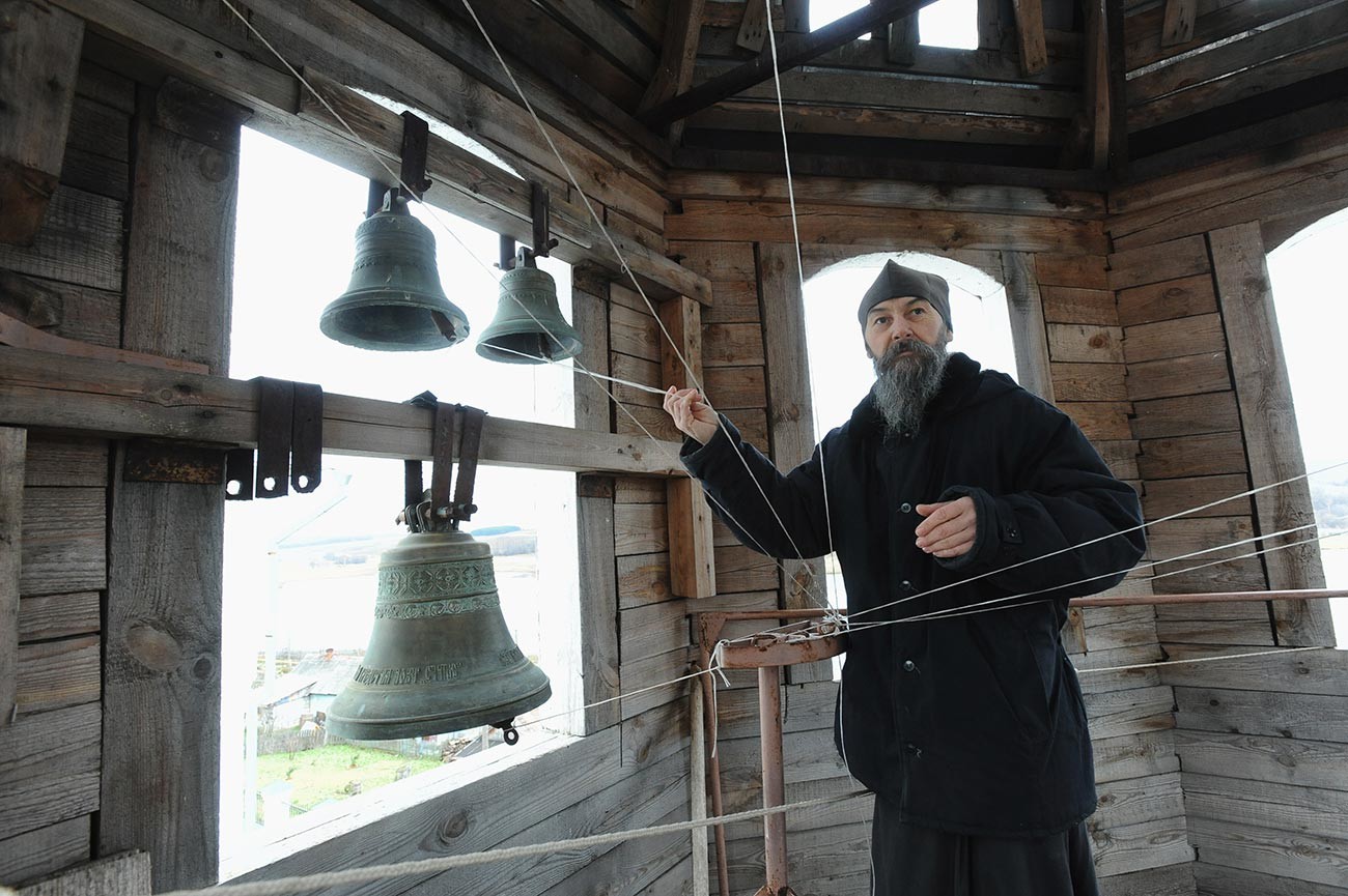 Звонарь Свято-Успенского Космина мужского монастыря монах Андрей