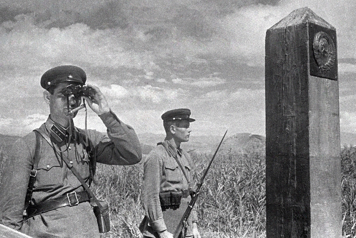 Des gardes-frontières soviétiques près de la frontière turque en 1940