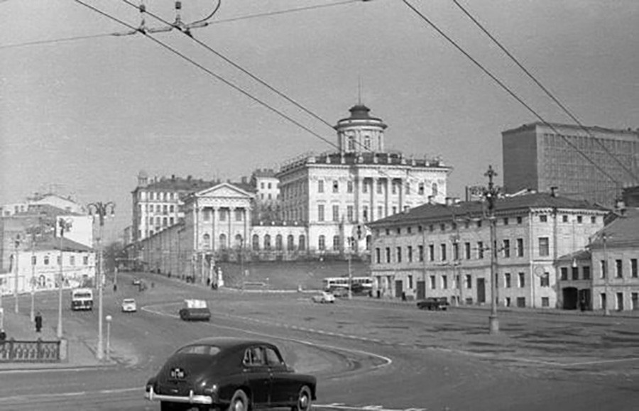 Alun-Alun Gerbang Borovitsky.