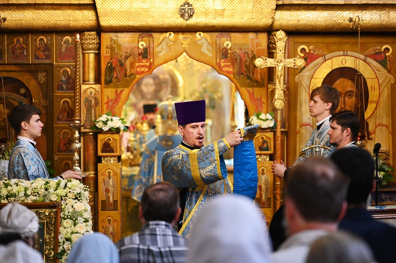 Service à la cathédrale Notre-Dame-de-Kazan de Moscou