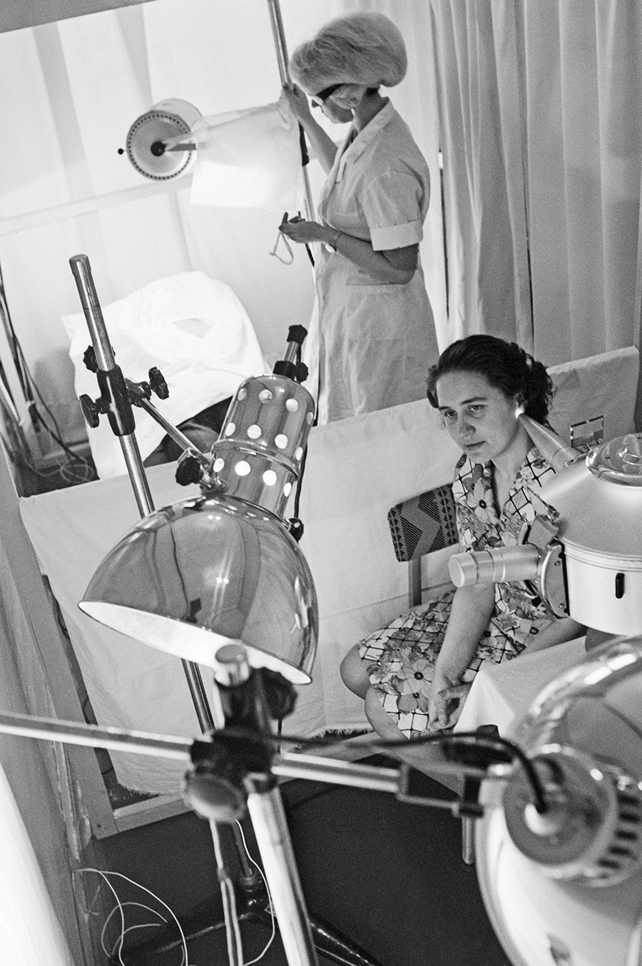 Quartz procedure in the physiotherapy room, 1978. 