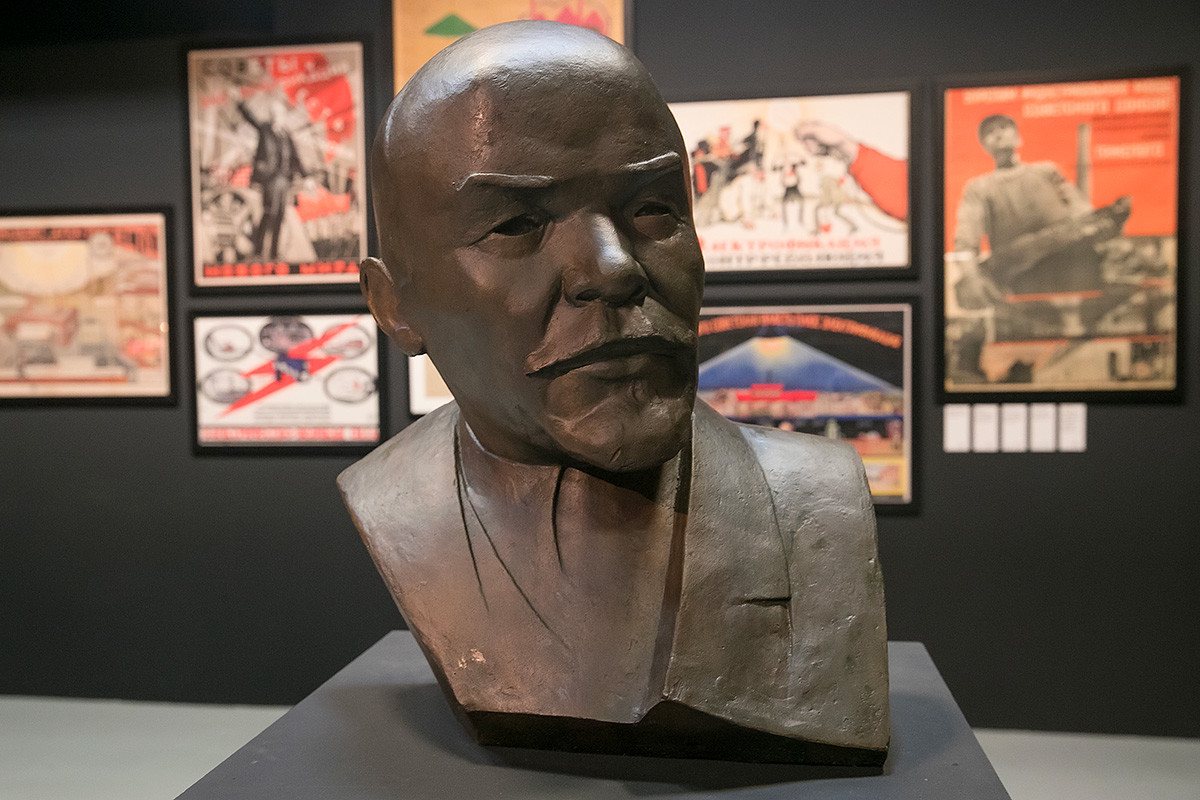  Натан Аљтман „Портрет В. И. Лењина“.