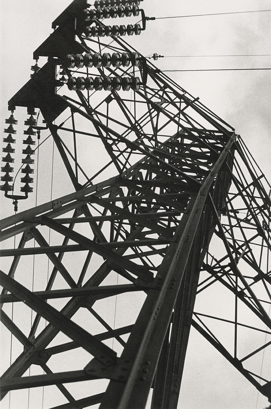Мачта линии электропередач в Москве, 1929. Фотография Александра Родченко из коллекции Мультимедиа Арт Музея