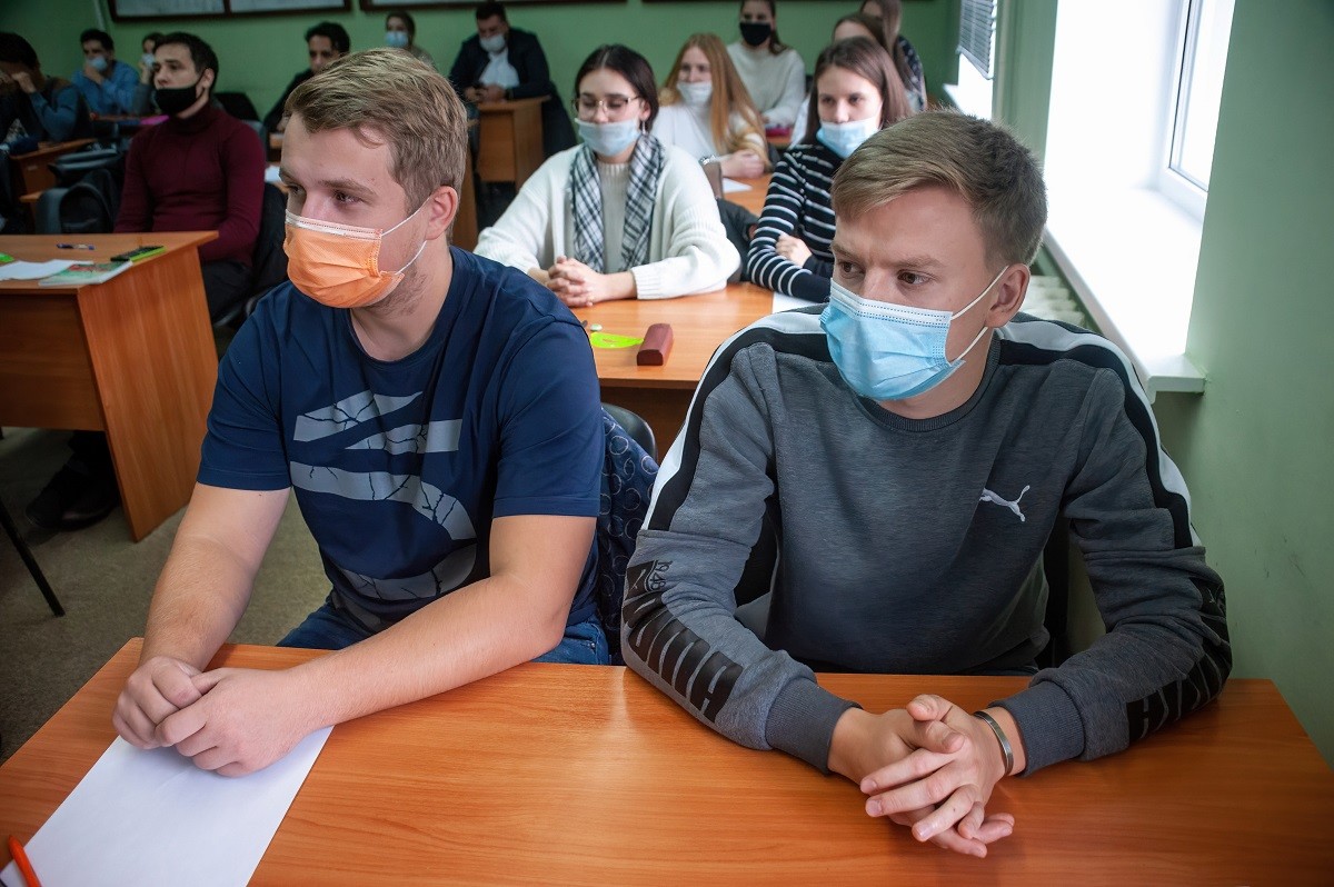 Des étudiants de l'Université d'État de Tambov pendant un cours d'histoire le 11 octobre 2021