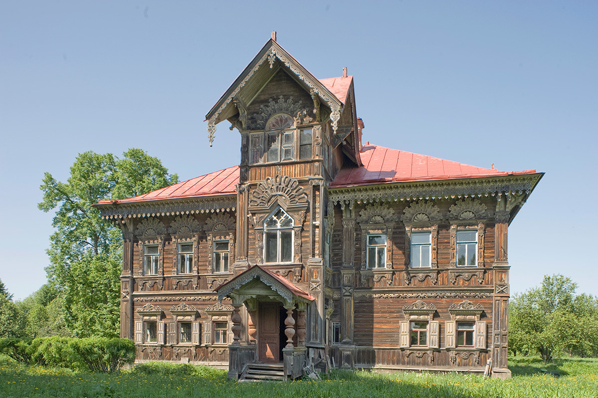 Pogorelovo. Ivan Poliashov house, south view. May 29, 2016