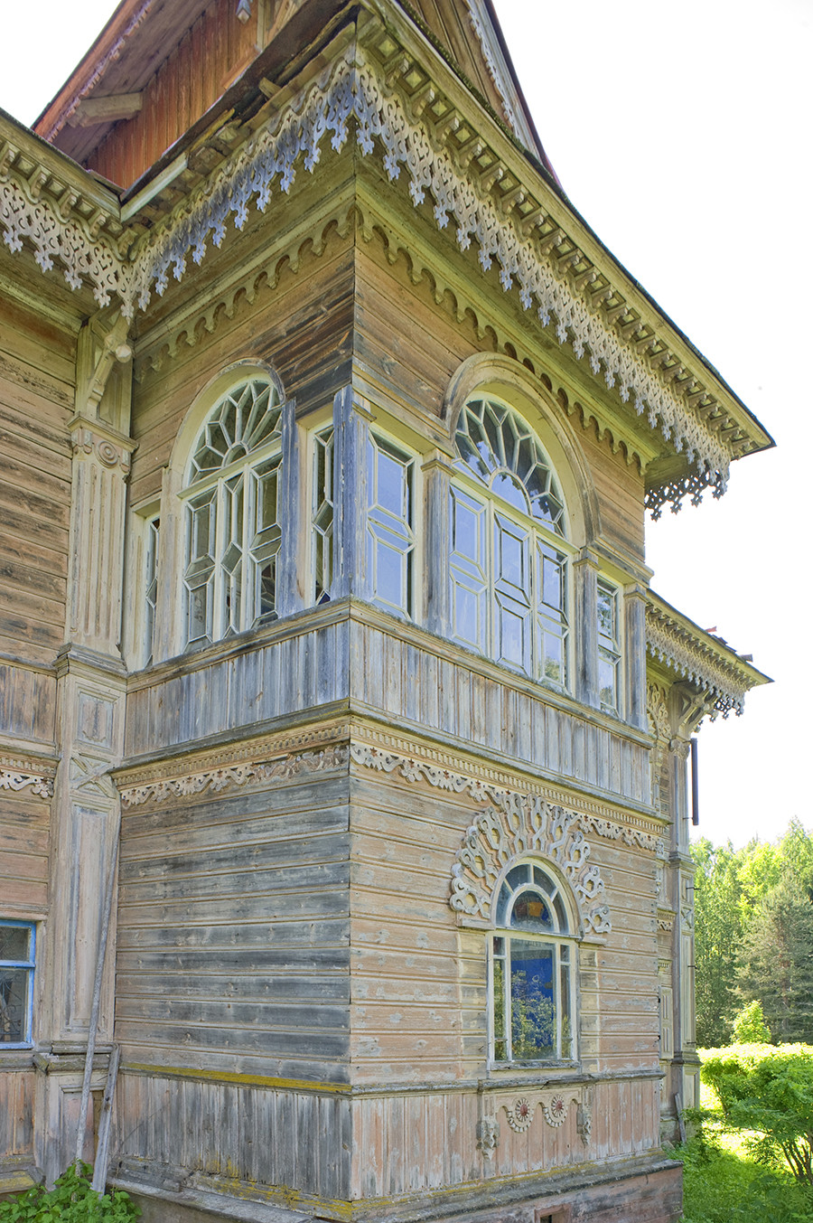 Poliashov house. North facade, loggia. May 29, 2016