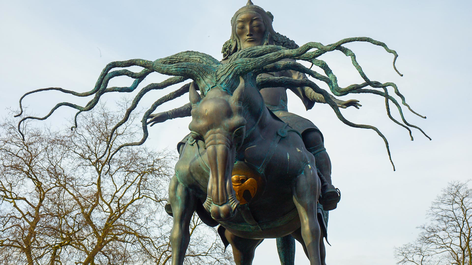 La scultura di Gengis Khan rimasta all’Hyde Park di Londra per due anni
