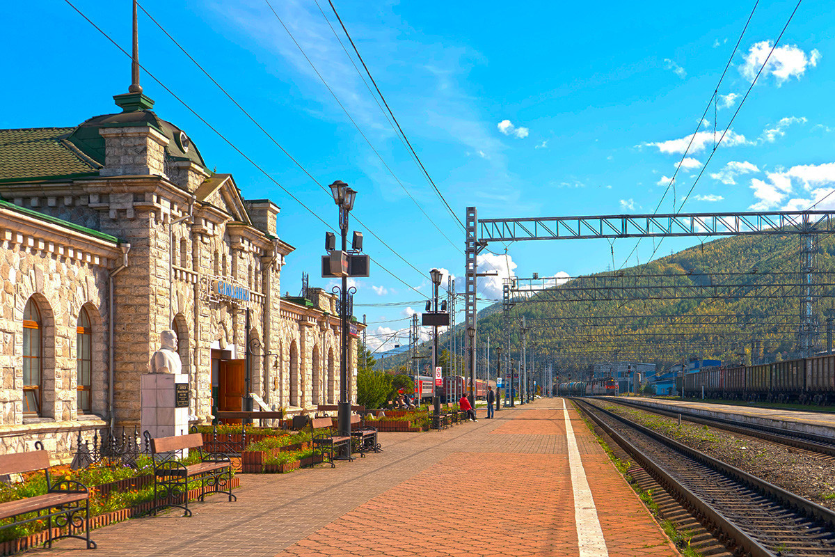 Železniška postaja Sludjanka, pogled na stari del.