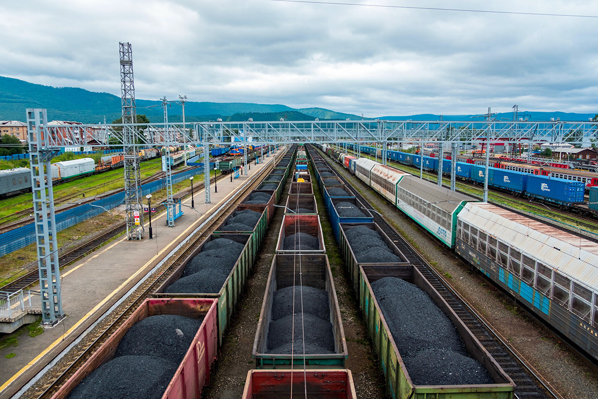 Železniška postaja Sludjanka, proga Transsibirske železnice.
