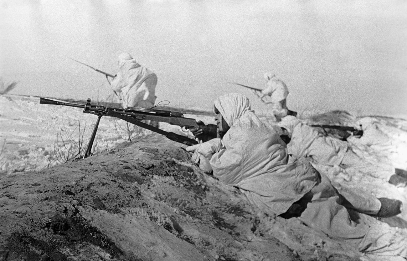 Велики отаџбински рат 1941-1945. Битка за Москву. Совјетски борци воде борбе.