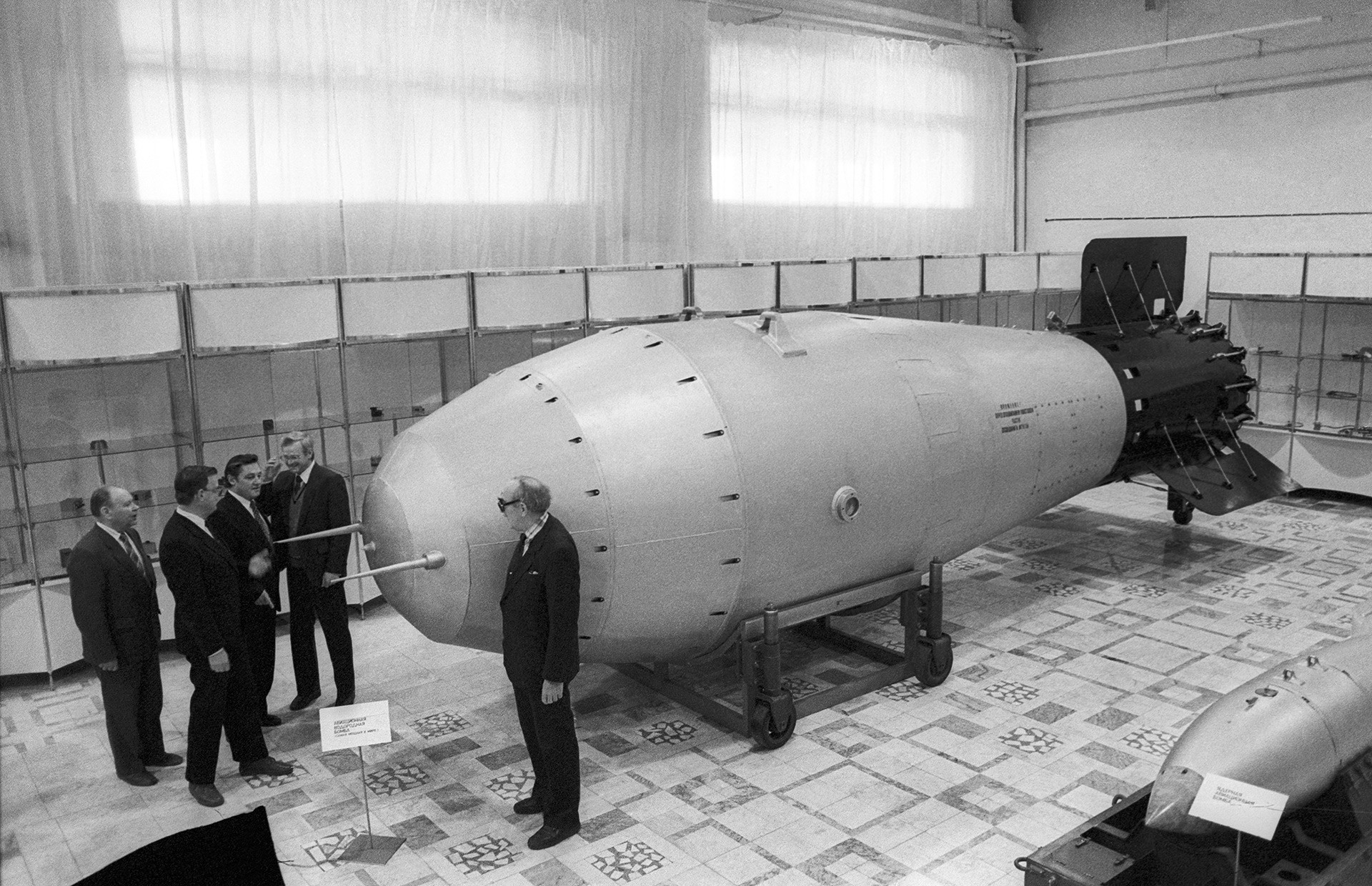 Создание первой водородной бомбы. Ан602 царь-бомба. Царь бомба 1961. Эпицентр взрыва «царь-бомбы» ан602..
