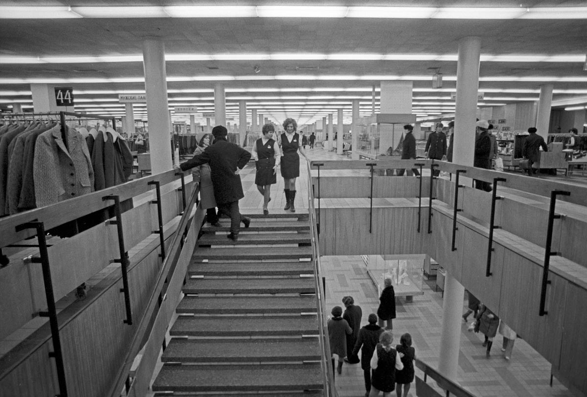 Der Kunststoffladen am Kalininski Prospekt (Nowy Arbat) in Moskau, 1973.