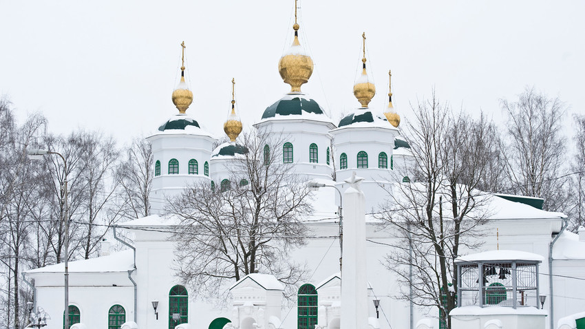 Tcherepovets. Cathédrale de la Résurrection, vue nord. Le 1er janvier 2010. 