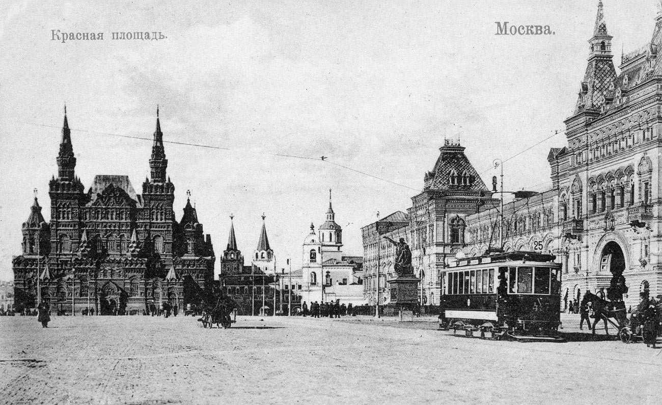 The first tram line, next to the Upper Trading Rows (GUM).