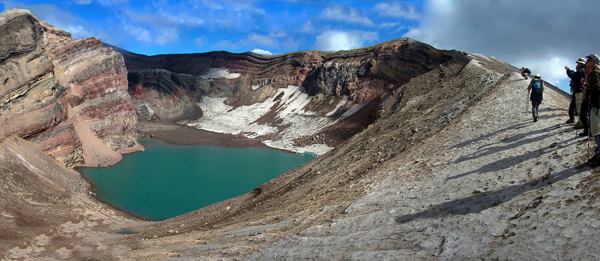 „Кратер вулкана Горелиј“, природни парк „Јужнокамчатски“
