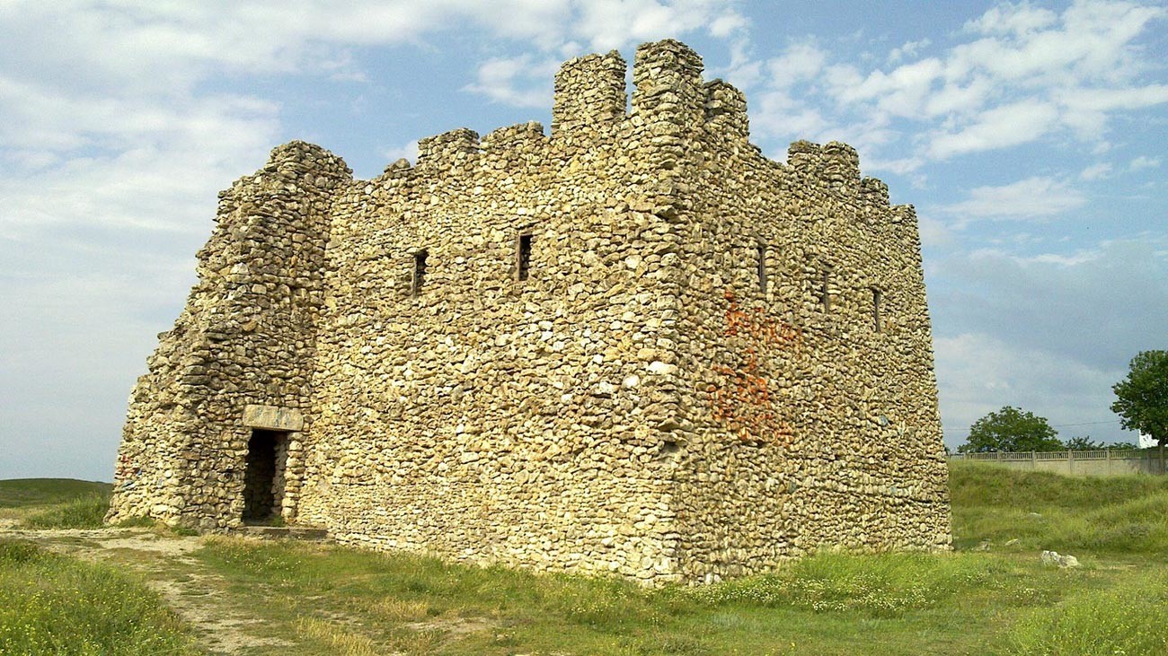 Ruševine trdnjavskega stolpa v skitskem Neapolisu.

