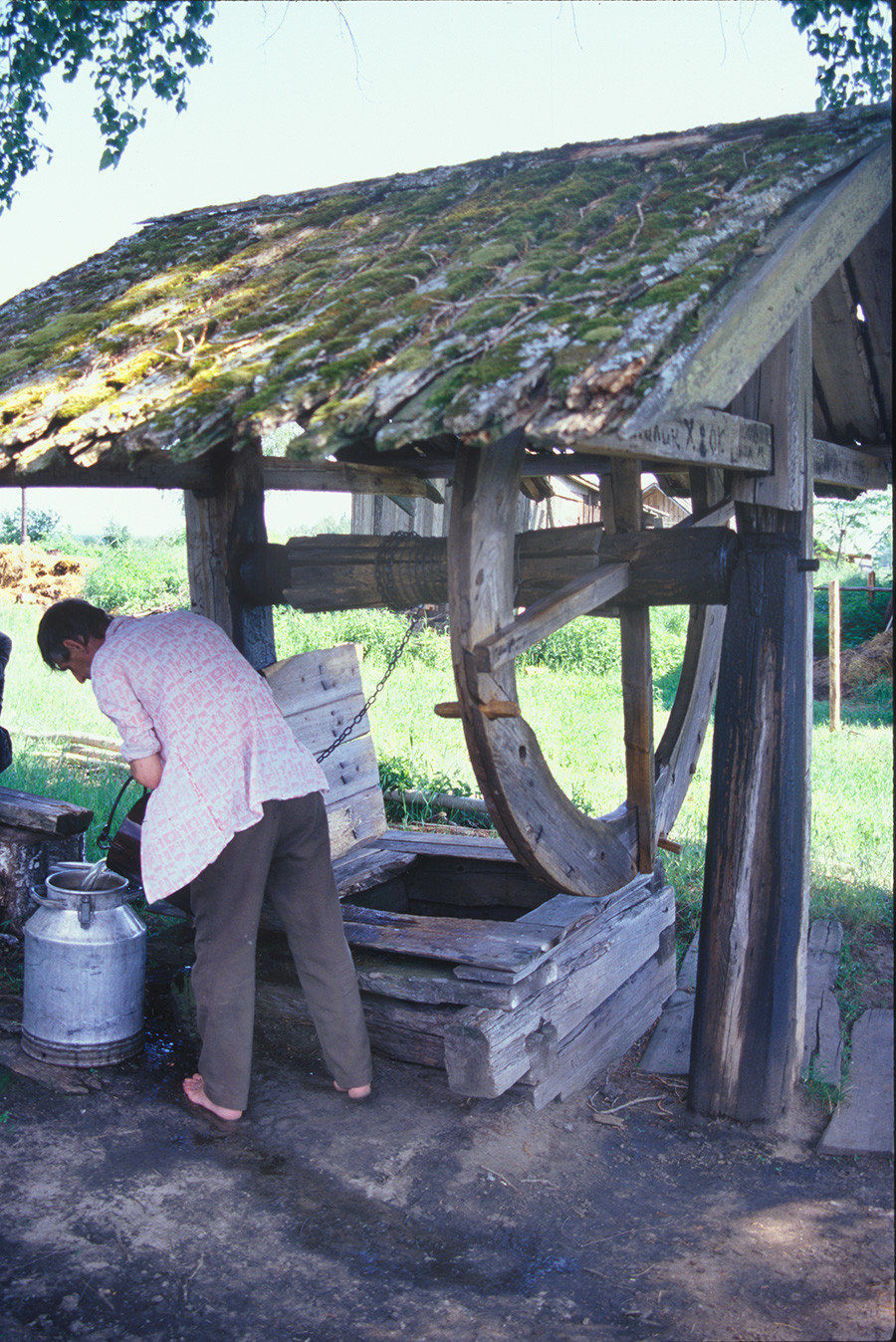 Tsivozero. Drawing water at the village well. June 25, 2000