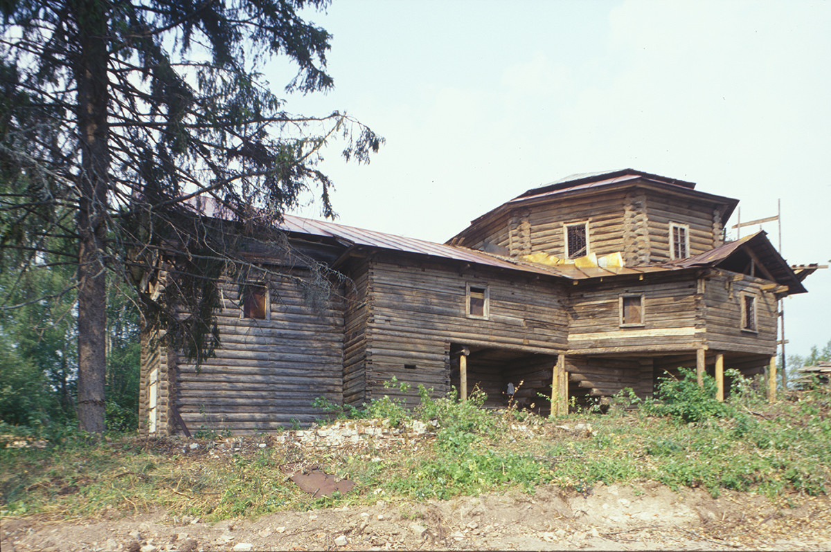 Iglesia de Elías el Profeta. Vista suroeste antes de la restauración. 15 de julio de 1999.
