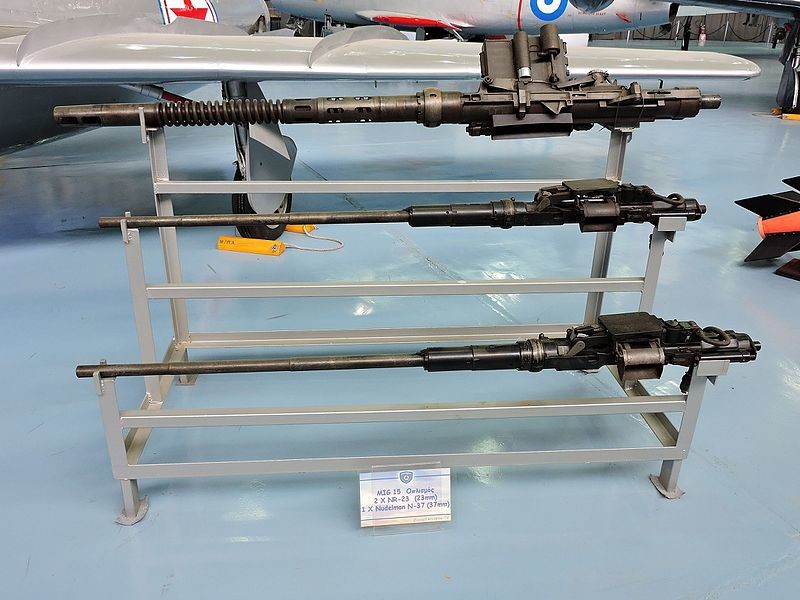 Cañón Nudelman-Rikhter NR-23 y un N-27