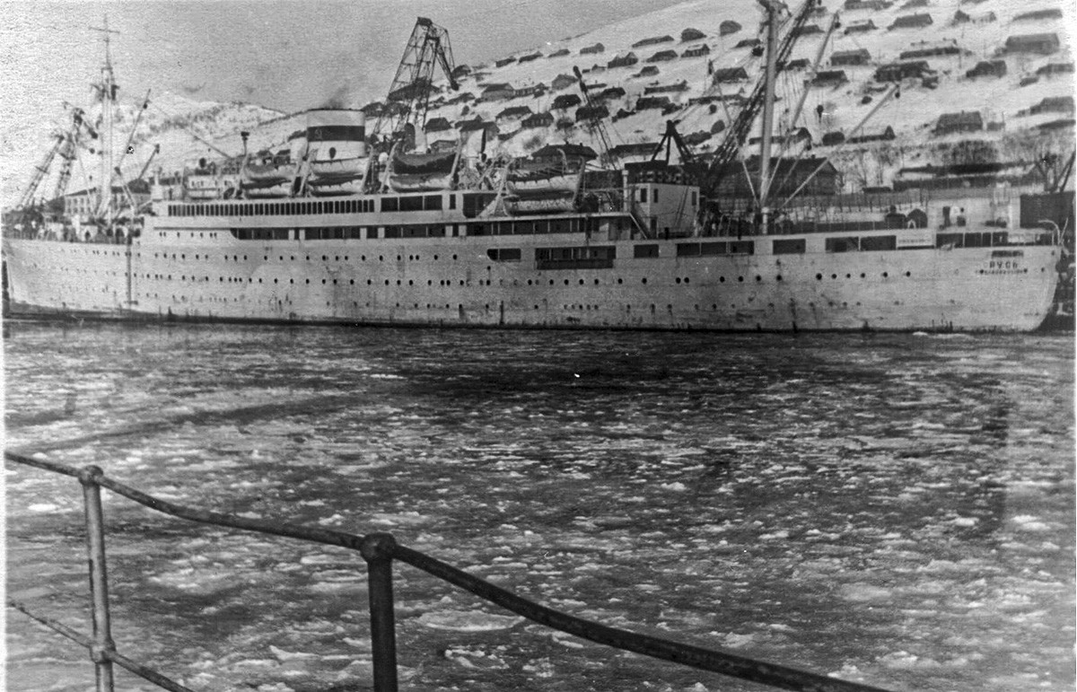 Severo-Kurilsk baru yang berada di tempat tinggi, 1954.