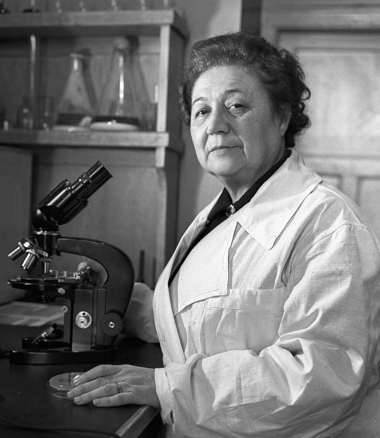 Микробиолог Зинаида Ермольева в 1960 году.