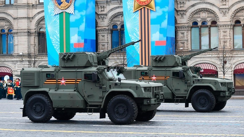 Veículos blindados Typhoon-VDV em desfile militar do 76º aniversário da Vitória na Grande Guerra Patriótica em Moscou.