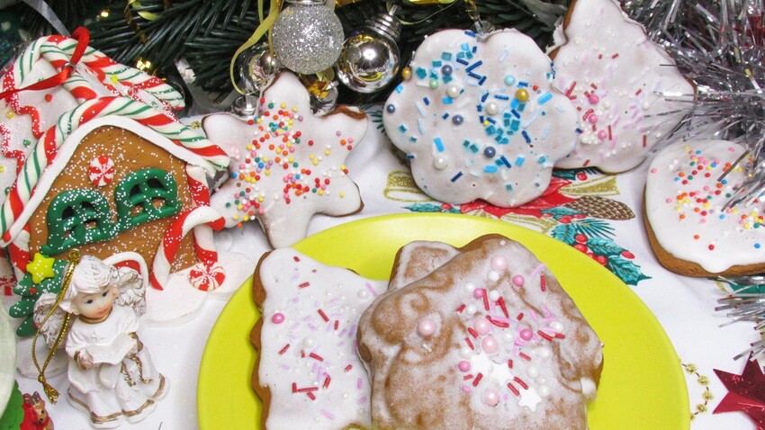These homemade gingerbread cookies will add much charm to your Christmas celebration.