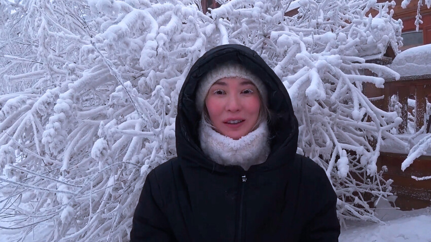 Мирный якутия зима. Зимние в якутии видео. Рыбак якут. Якутск зима. Соттинцы якутия зимой.