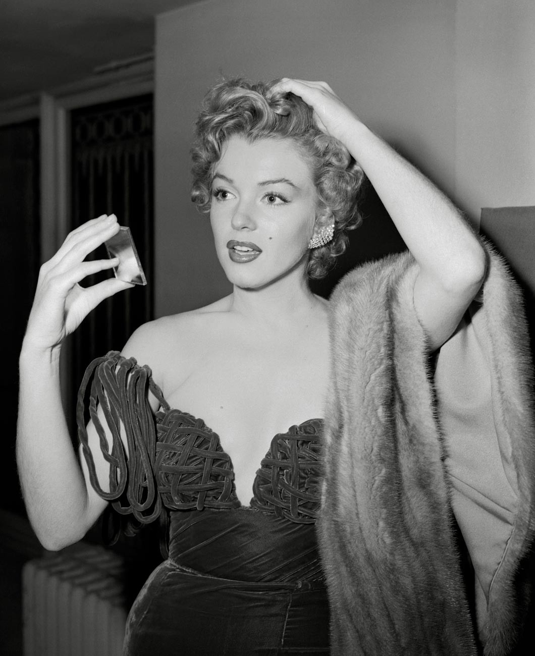 Marilyn Monroe wearing an Oleg Cassini gown at the 1952 Golden Globe Awards.