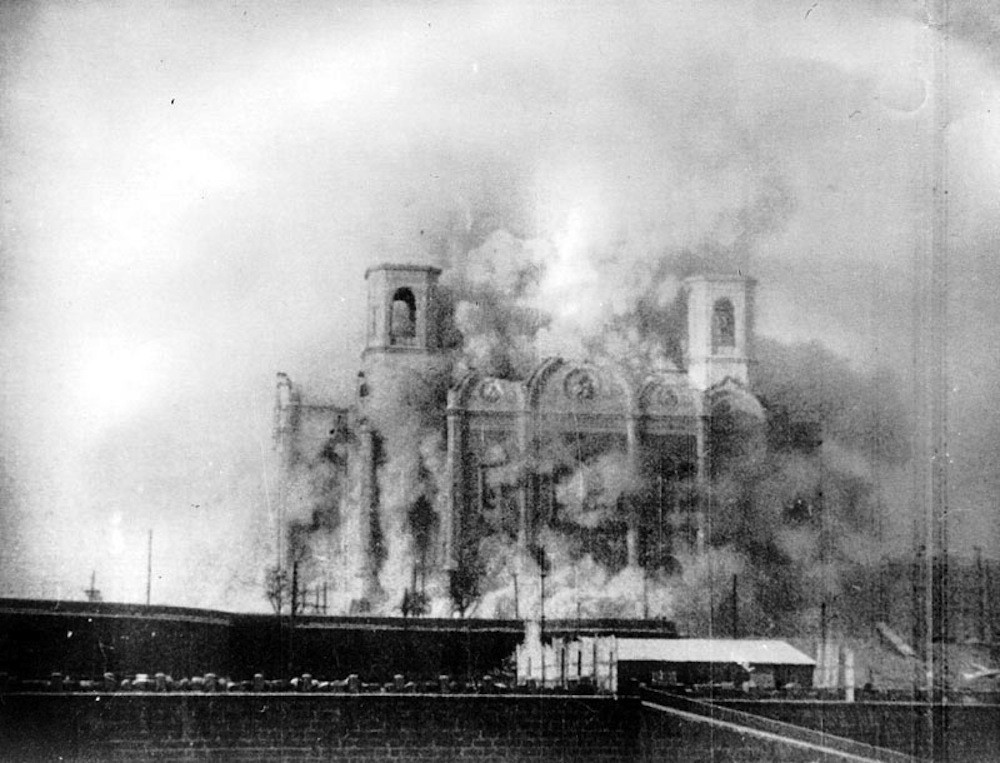 Pada 5 Desember 1931, Katedral Kristus Sang Juru Selamat diledakkan.