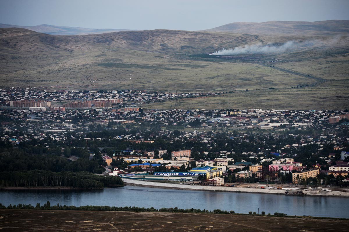 Pemandangan Sungai Yenisei dan Kota Kyzyl di Republik Tuva.