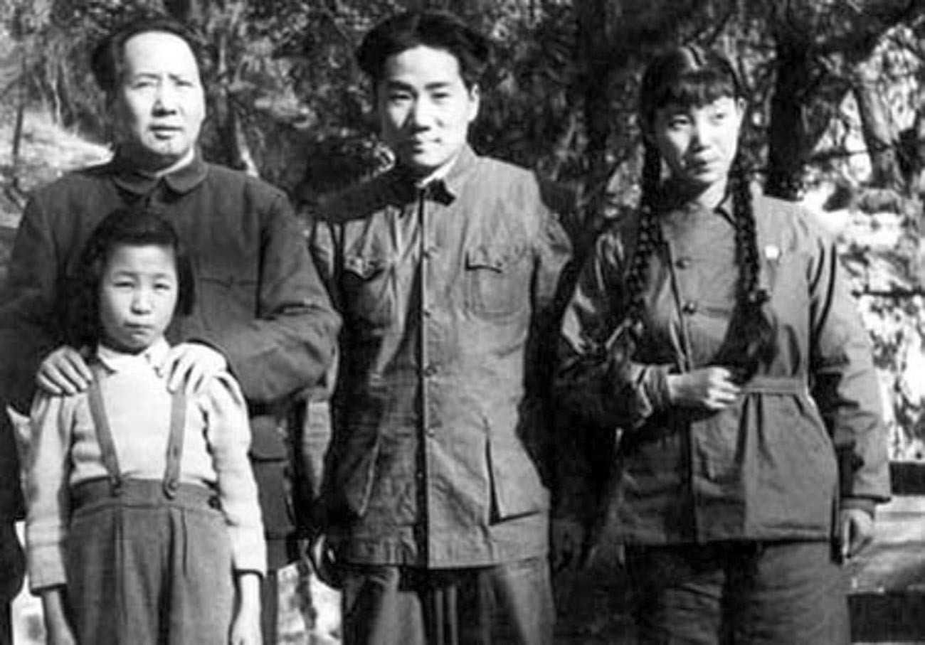 Mao Cetung sinom Mao Anjingom in njegovo ženo Liu Songlin