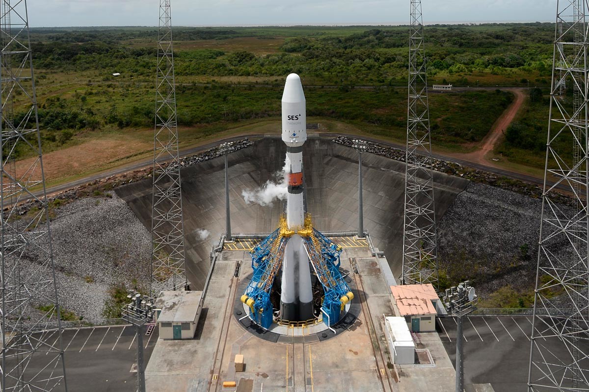 Kendaraan peluncur Soyuz-ST-B di landasan peluncuran Kosmodrom Kourou di Guyana Prancis, 2019.