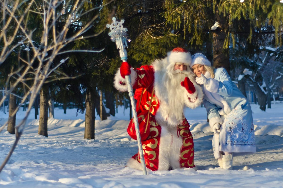 Ded Moroz (Father Frost) and his granddaughter Snegurochka (Snow maiden)