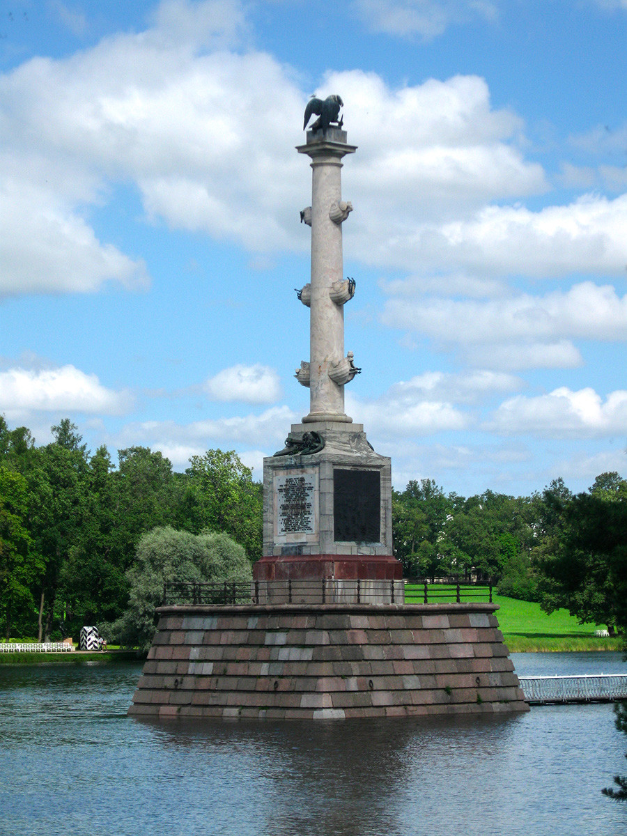 Les colonnes rostrales dédiées à la bataille de Tchesmé situées à Tsarskoïé Selo 