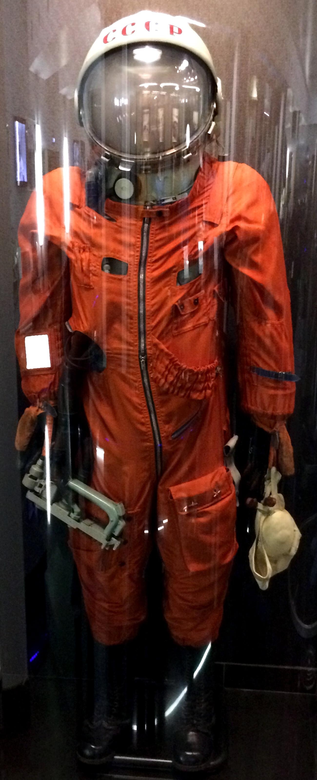 O escafandro usado por Gagarin no primeiro voo ao espaço.