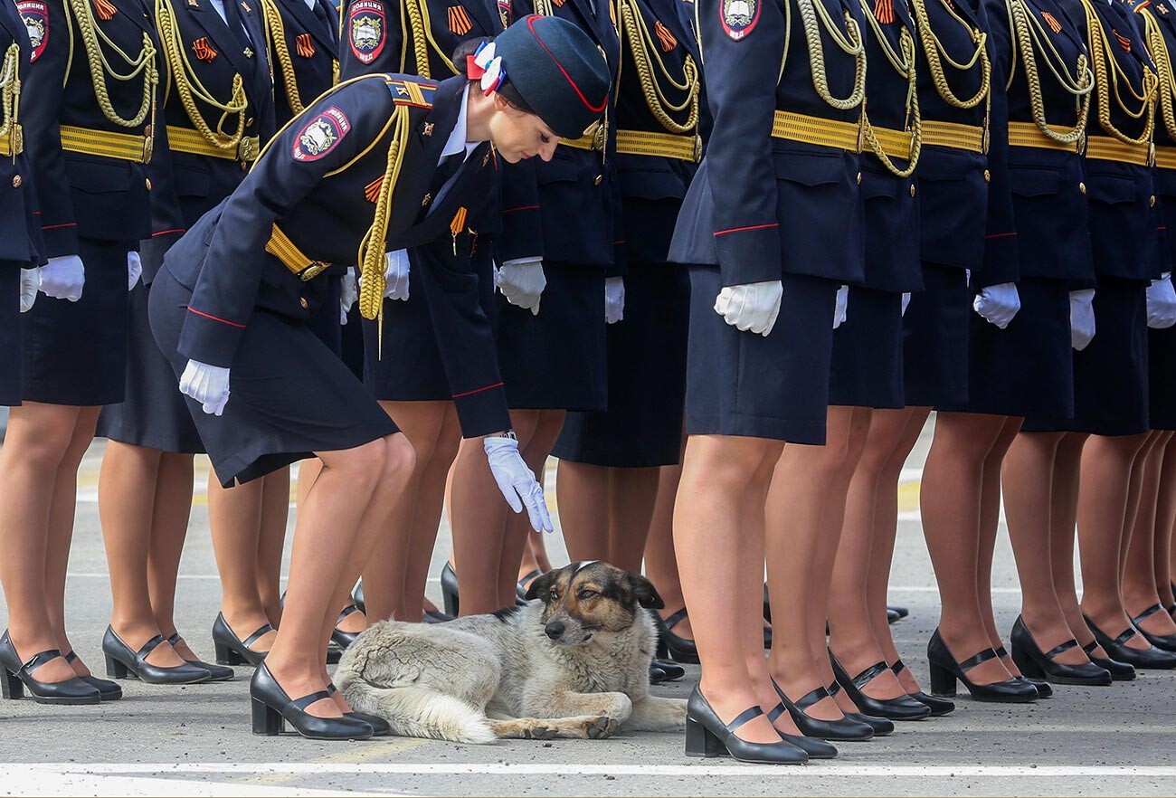 Русија. Волгоград. Парадна екипа волгоградске полиције, која први пут учествује у војној паради Победе, на паради поводом 76. годишњице Победе у Великом отаџбинском рату.