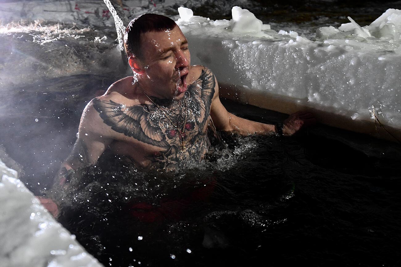 Bogojavljenjsko kupanje u Verh-Isetskom ribnjaku u Jekaterinburgu. 