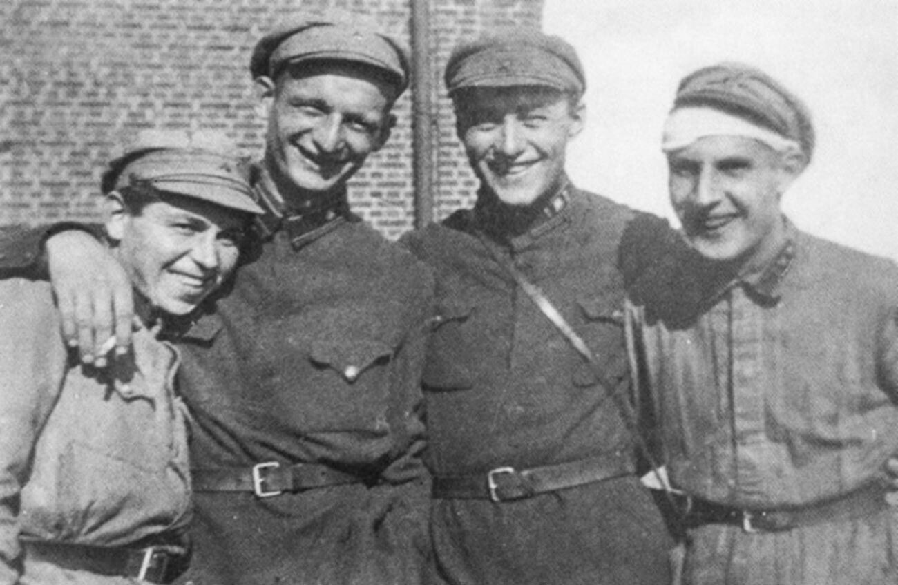William Fisher (second from the left) with the soldiers of his regiment.