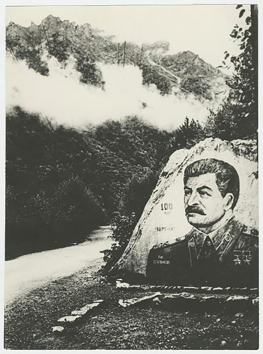 Portrait de Joseph Staline sur un rocher, 1979

