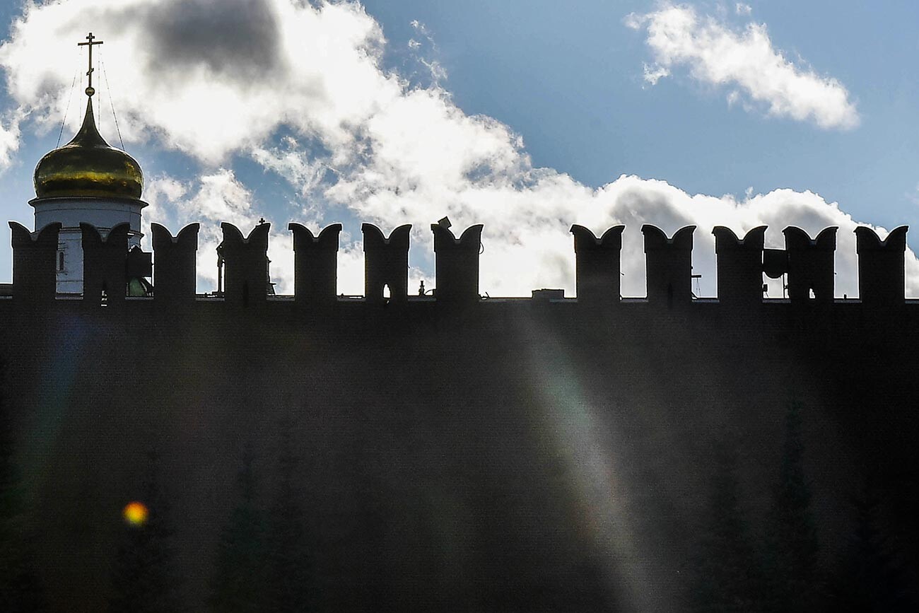 Le mura del Cremlino rovinate da una tempesta