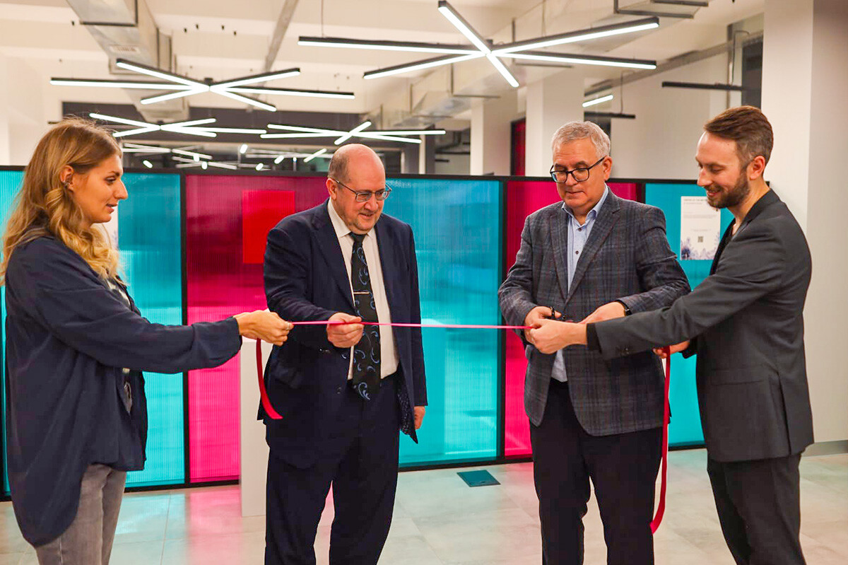 St. Petersburg Deputy Governor Vladimir Knyaginin and Rector of the St. Petersburg State University of Industrial Technologies and Design, Alexei Demidov, at the opening of the PromTechDesign Laboratory. On the far right is Fashion Tech program director, Maxim Ermachkov